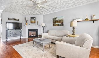 149 Cheshire Dr, Cranston, RI 02921