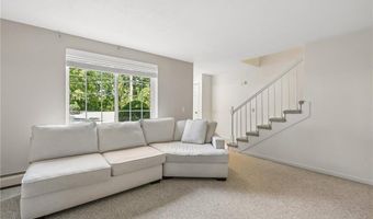 8 Cinnamon Ln, Narragansett, RI 02874