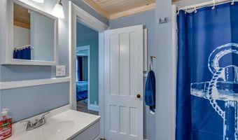 16 Bethune St, Alexandria Bay, NY 13607
