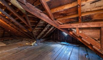 920 Grove St, Baldwin City, KS 66006