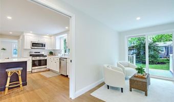 1 Cheshire Dr, Barrington, RI 02806