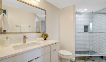 851 N GLEBE Rd 1911, Arlington, VA 22203