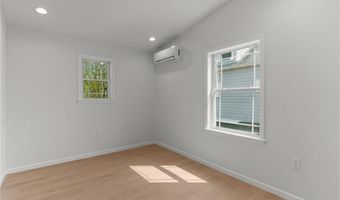 64 Burnside Ave, Narragansett, RI 02882