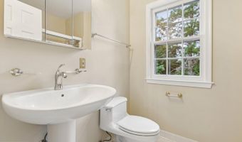 4893 35TH Rd N, Arlington, VA 22207