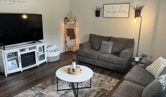 829 Rosemary Ave, Aurora, MO 65605