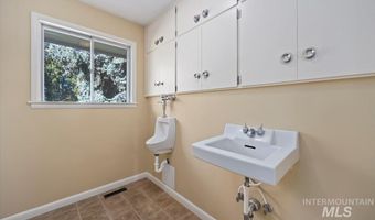 2240 Overland Ave, Burley, ID 83318
