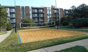 75 S REYNOLDS St 318, Alexandria, VA 22304