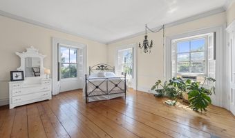 208 High St, Belfast, ME 04915