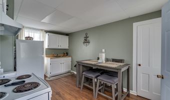 16 Bethune St, Alexandria Bay, NY 13607