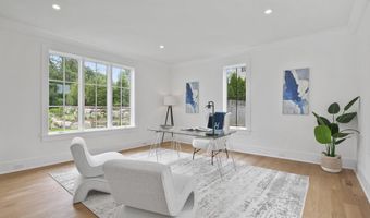 8 Fado Ln, Cos Cob, CT 06807
