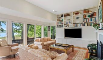 4 Alpond Dr, Newport, RI 02840
