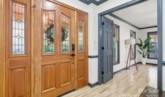 8 Indian Ridge Rd, Asheville, NC 28803