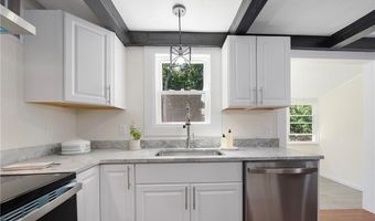 69 Overlook Dr, Warwick, RI 02818