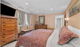 1958 Cranston St, Cranston, RI 02920