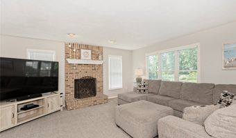 565 Walnut Ridge Trl, Aurora, OH 44202