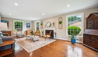 7600 CHARLESTON Dr, Bethesda, MD 20817