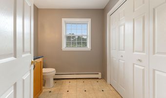 38 Fairview Ave, Auburn, ME 04210