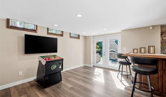 522 Arbor Meadow Dr, Ballwin, MO 63021