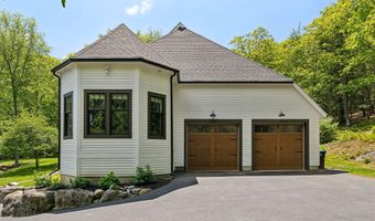 239 Hunter Way, Falmouth, ME 04105