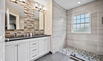 2 Independence Dr, Aberdeen, NJ 07747