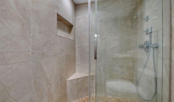 3675 N Country Club Dr 2302, Aventura, FL 33180
