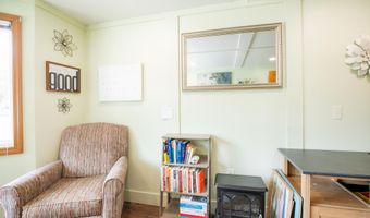 875 Hammond St, Bangor, ME 04401