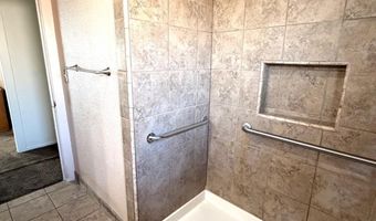 10670 Jackson St, Armona, CA 93202