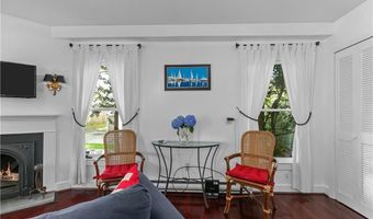 2 Lasalle Pl, Newport, RI 02840