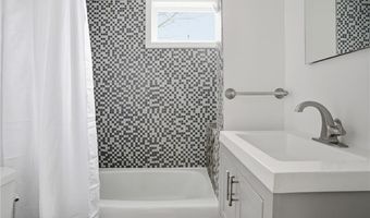 48 Constitution St 1, Bristol, RI 02809
