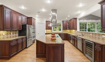 10 Lovegreen Ln, East Greenwich, RI 02818
