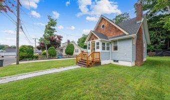 8 Rosewood Ave, Amityville, NY 11701