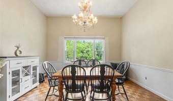 80 Woodbridge Dr, East Greenwich, RI 02818
