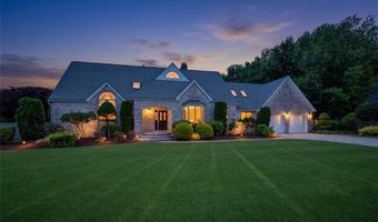 40 Alpine Estates Dr, Cranston, RI 02921
