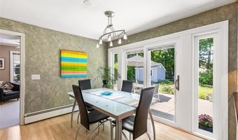 71 Primrose Hill Rd, Barrington, RI 02806