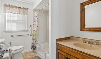 91 Weeden Ave, East Providence, RI 02916