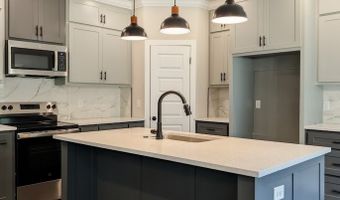 4 McHugh Ln, Bella Vista, AR 72715