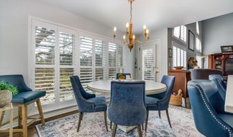2219 Barrett Dr, Algonquin, IL 60102