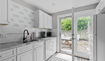 19 Warren Ave 19, Middletown, RI 02842