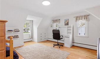27 Old Meadow Ln, Cumberland, RI 02864