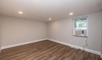 8 SHERMAN Dr, Claymont, DE 19703