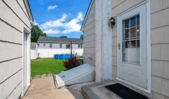 728 Neptune Ave, Beachwood, NJ 08722