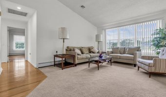 6 Snowdon Ct, Toms River, NJ 08757