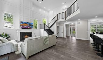 129 Magnolia Ln, Middletown, NJ 07748