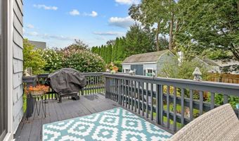 41 Perry Ave, Middletown, RI 02842