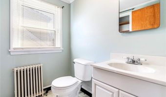 19 Hillside Ave, Newport, RI 02840