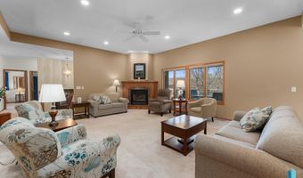 608 N Riverwood Cir, Brandon, SD 57005