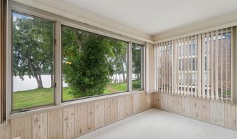 2213 SUNRISE Dr, Appleton, WI 54914