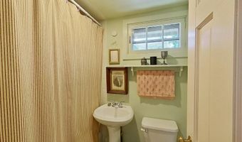 12 Sherman St, Newport, RI 02840