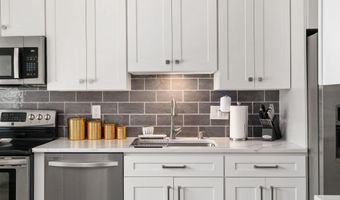 2504 WINDBREAK Dr, Alexandria, VA 22306