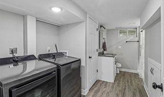 601 1st St E, Altoona, IA 50009